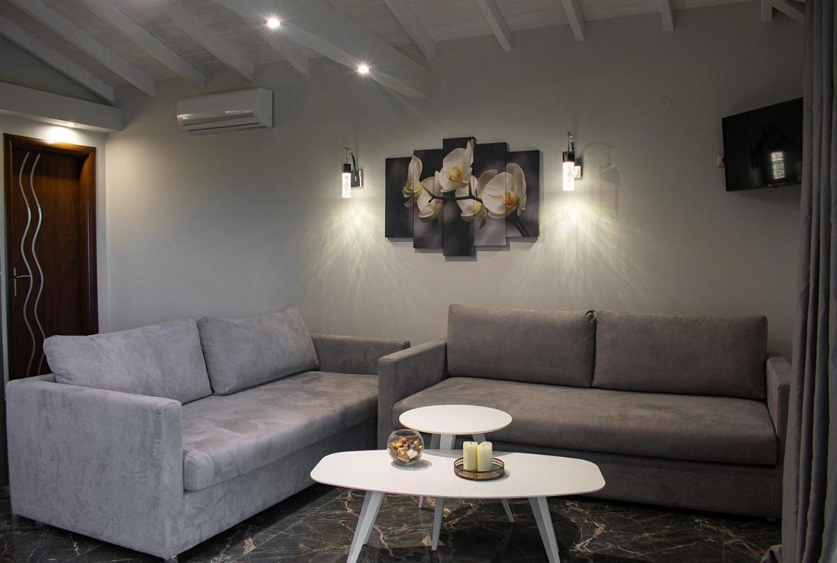 Stamos Apartments And Studios ブアブロウ エクステリア 写真